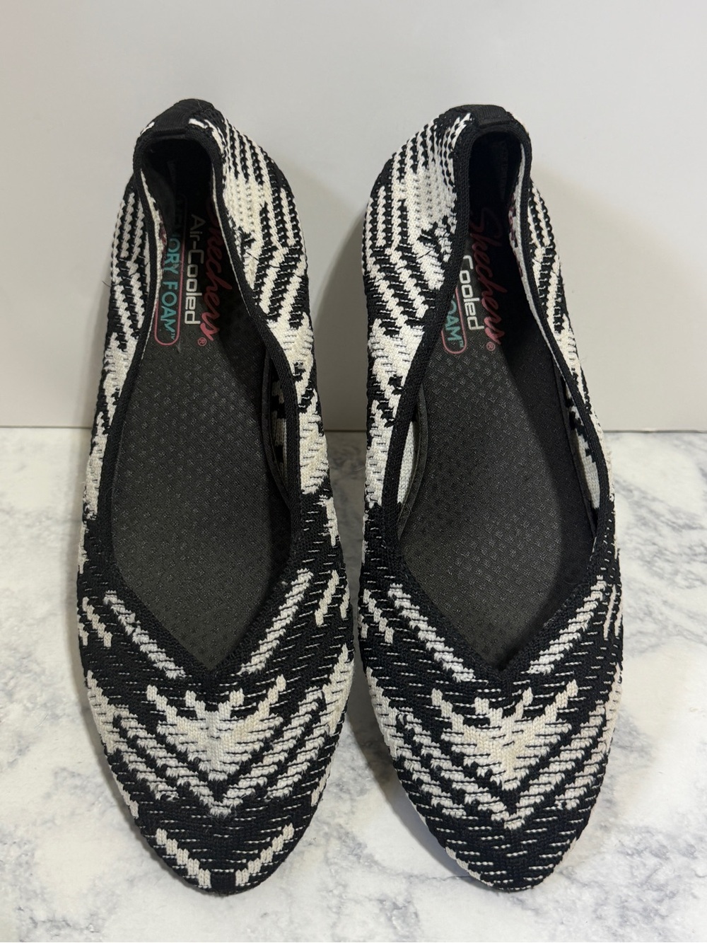 Sketchers Cleo pointy stretch black white abstract memory foam flats size 9